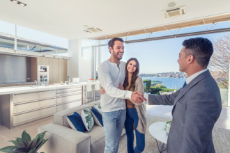 O mercado imobiliário de alto luxo cresce no Rio de Janeiro e atrai investidores estratégicos, analisa Alex Nabuco dos Santos.