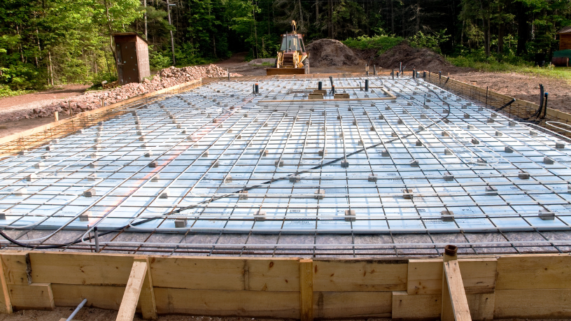 O estudo de Valderci Malagosini Machado destaca como blocos de concreto de alta resistência contribuem para o controle de deformações em alvenarias estruturais de edifícios de múltiplos pavimentos.