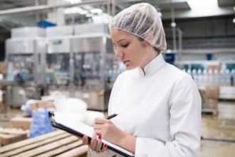 Produção industrial no Brasil surpreende e sinaliza retomada econômica em 2026