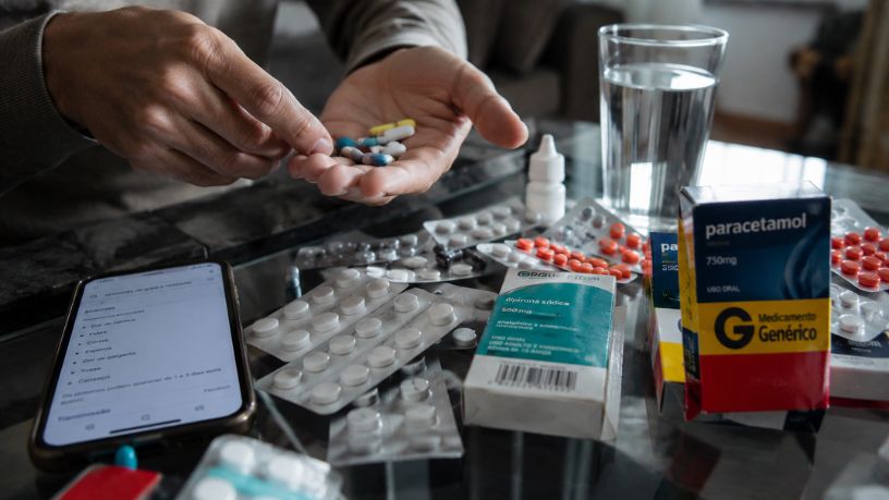Automedicação no Brasil: riscos invisíveis, consequências reais e o alerta para a saúde pública