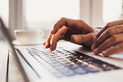 O Avanço das Plataformas Digitais de Informação e a Busca por Credibilidade Factual nas Regiões Brasileiras