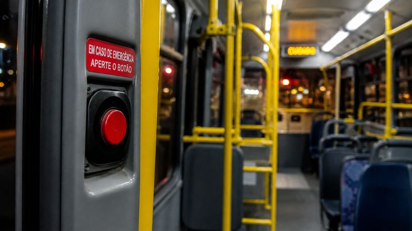 Tecnologia contra o crime em Porto Alegre: botão de pânico nos ônibus pode redefinir a segurança urbana